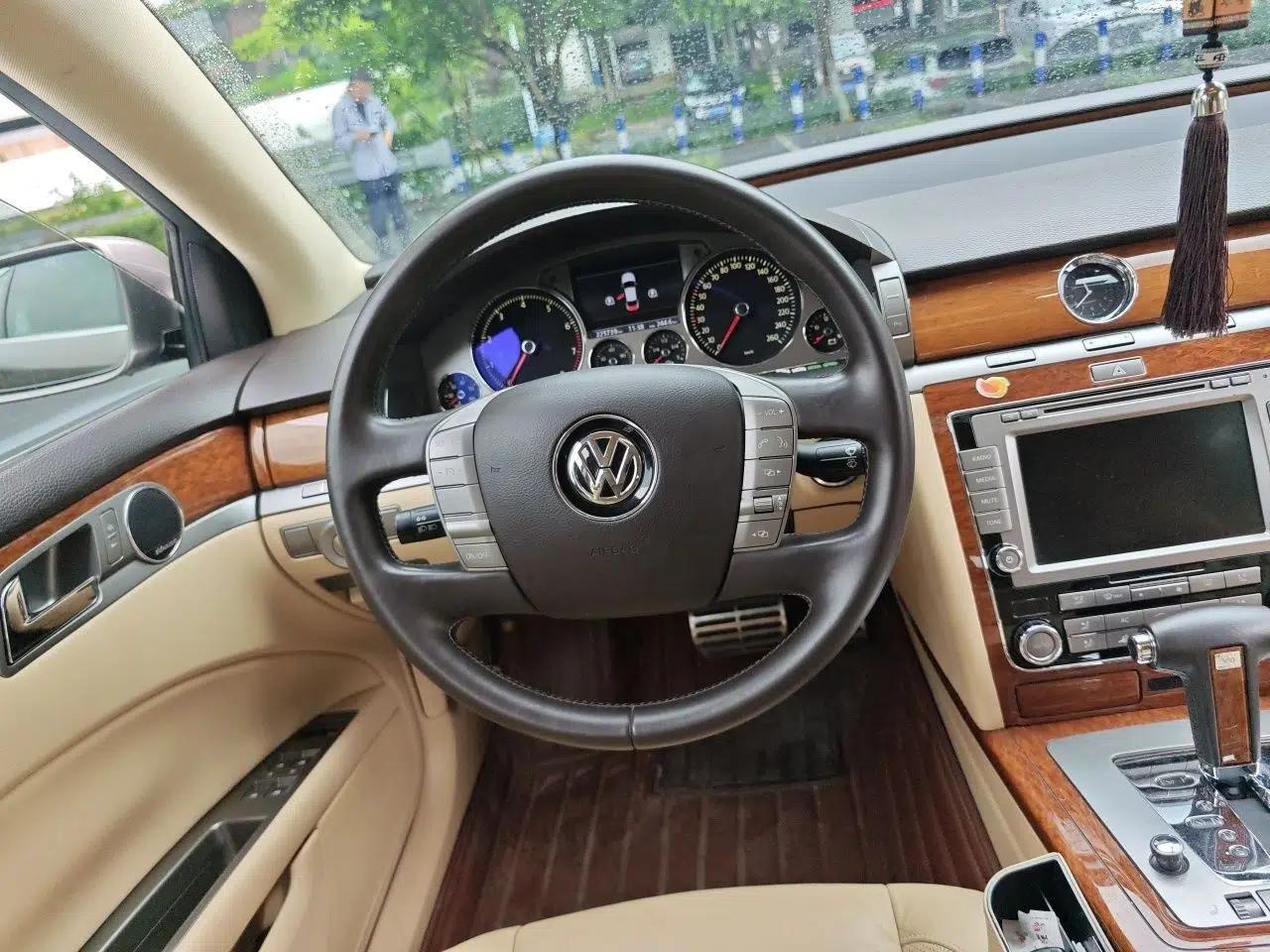Volkswagen Phaeton 2012 3.0L Business Edition — миниатюра 10