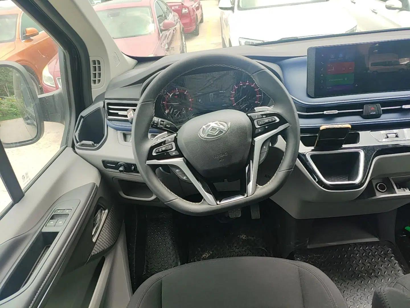 SAIC MAXUS Xintu V70 2023 2.0T Elite Edition Automatic Short Wheelbase Low Roof – 5/6 Seats — миниатюра 18