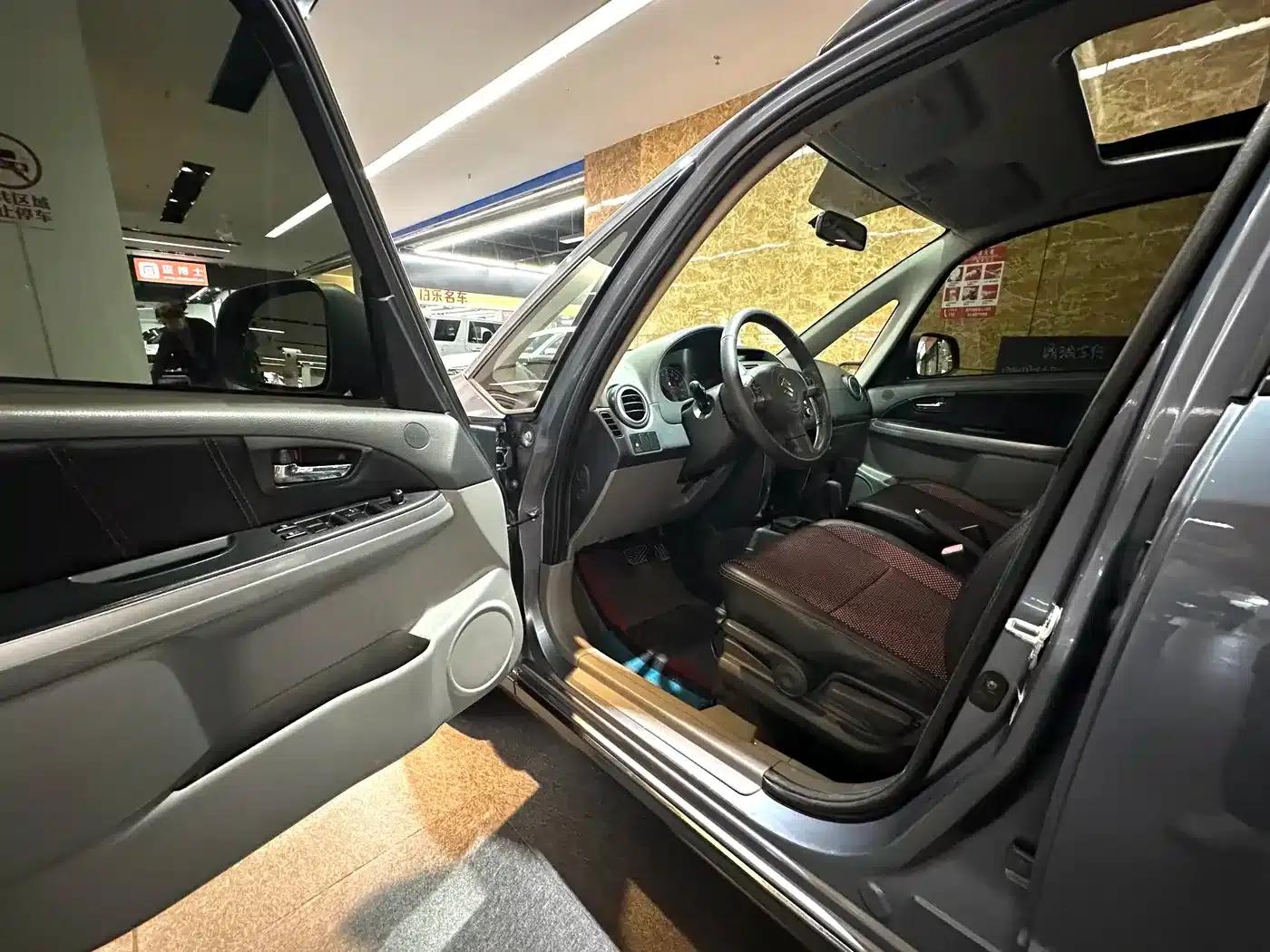 2009 Suzuki SX4 Hatchback 1.6L Automatic Sport — миниатюра 14