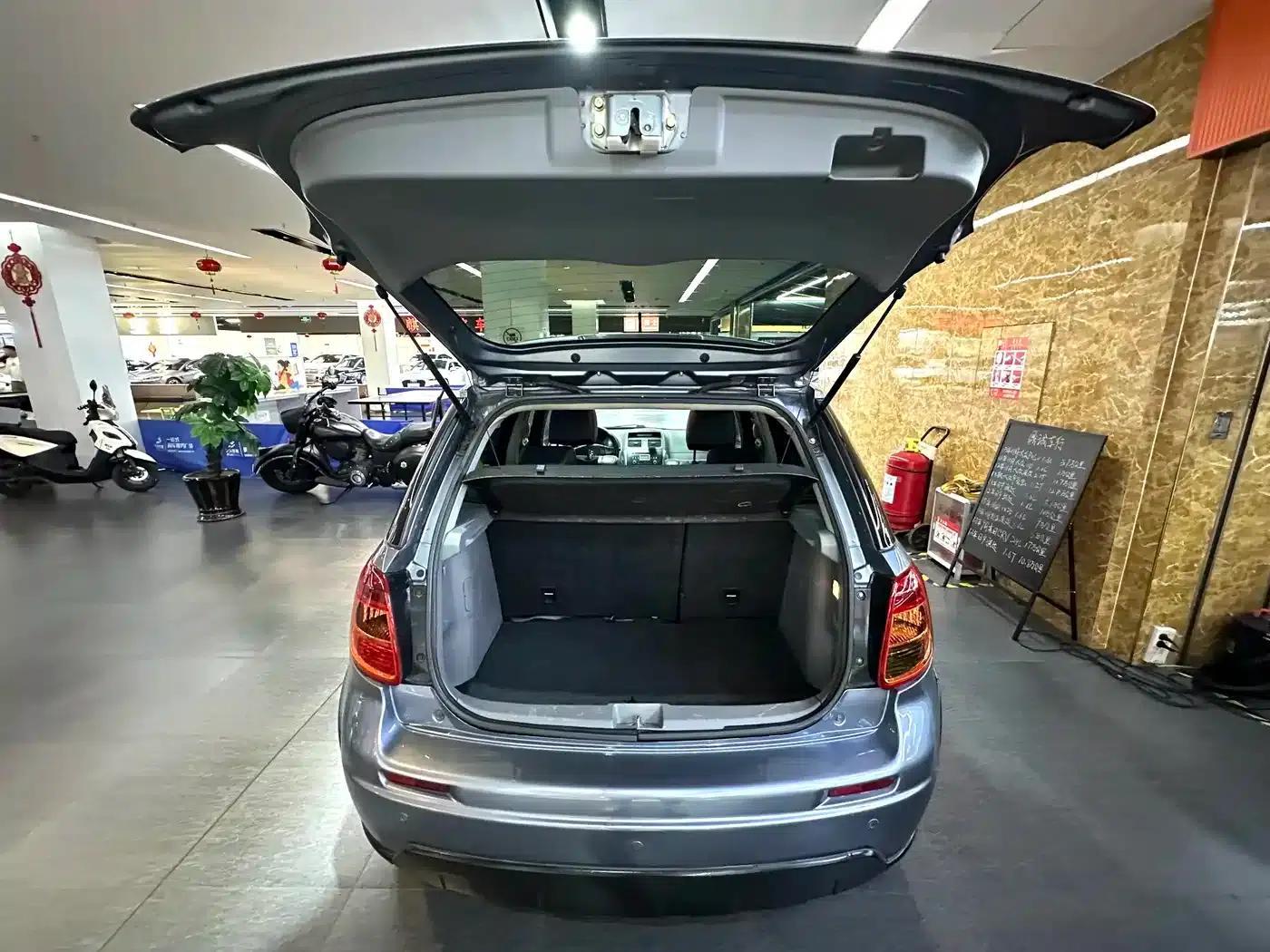 2009 Suzuki SX4 Hatchback 1.6L Automatic Sport — миниатюра 8