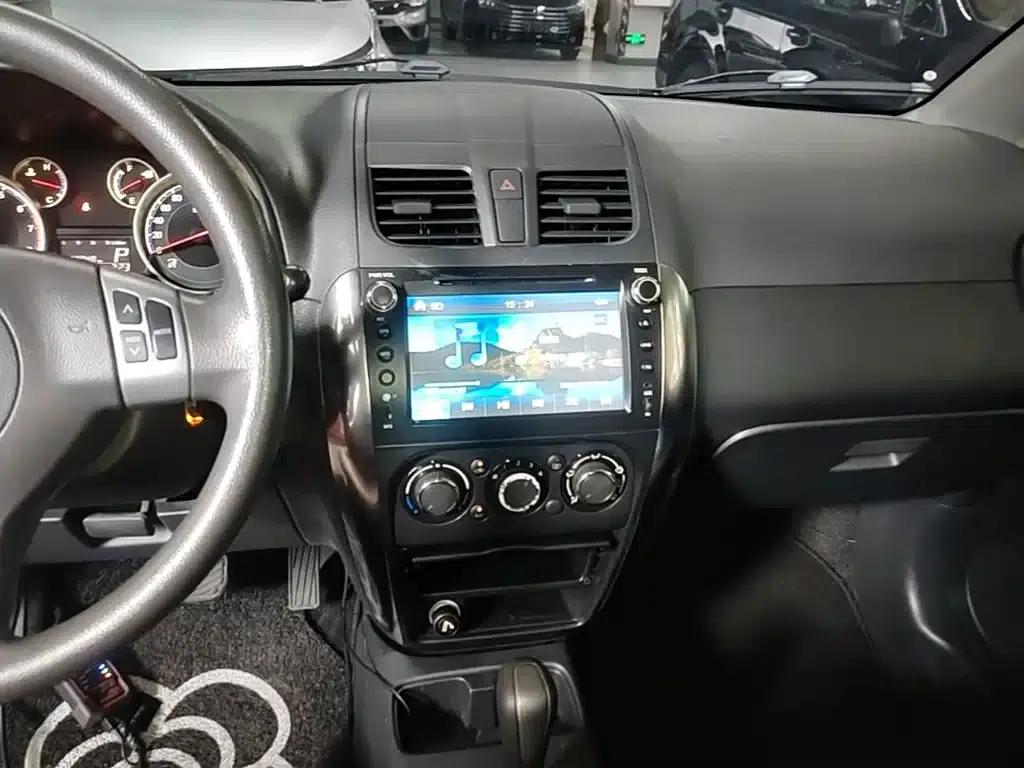 SX4 2013 1.6L Automatic Cool Edition — миниатюра 13