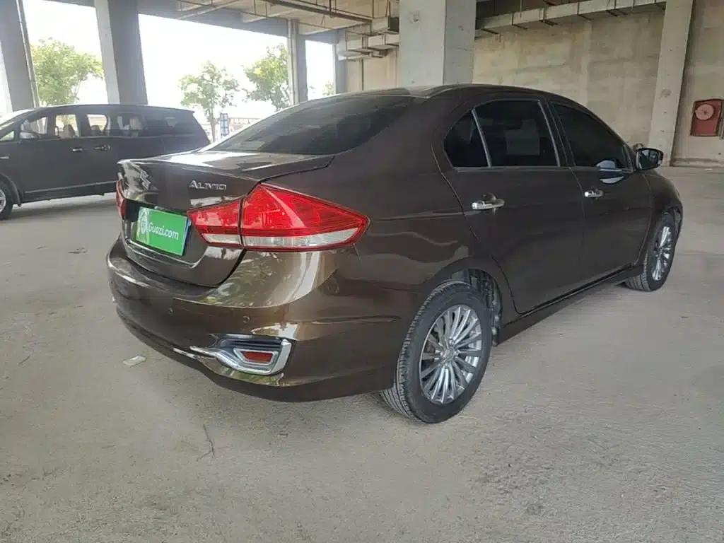 Ciaz 2015 1.6L Automatic Enjoyment Edition — миниатюра 5