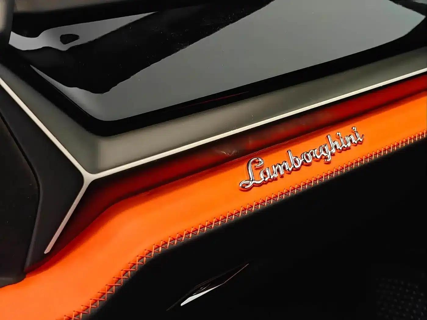2026 Urus SE 4.0T Standard Edition — миниатюра 2