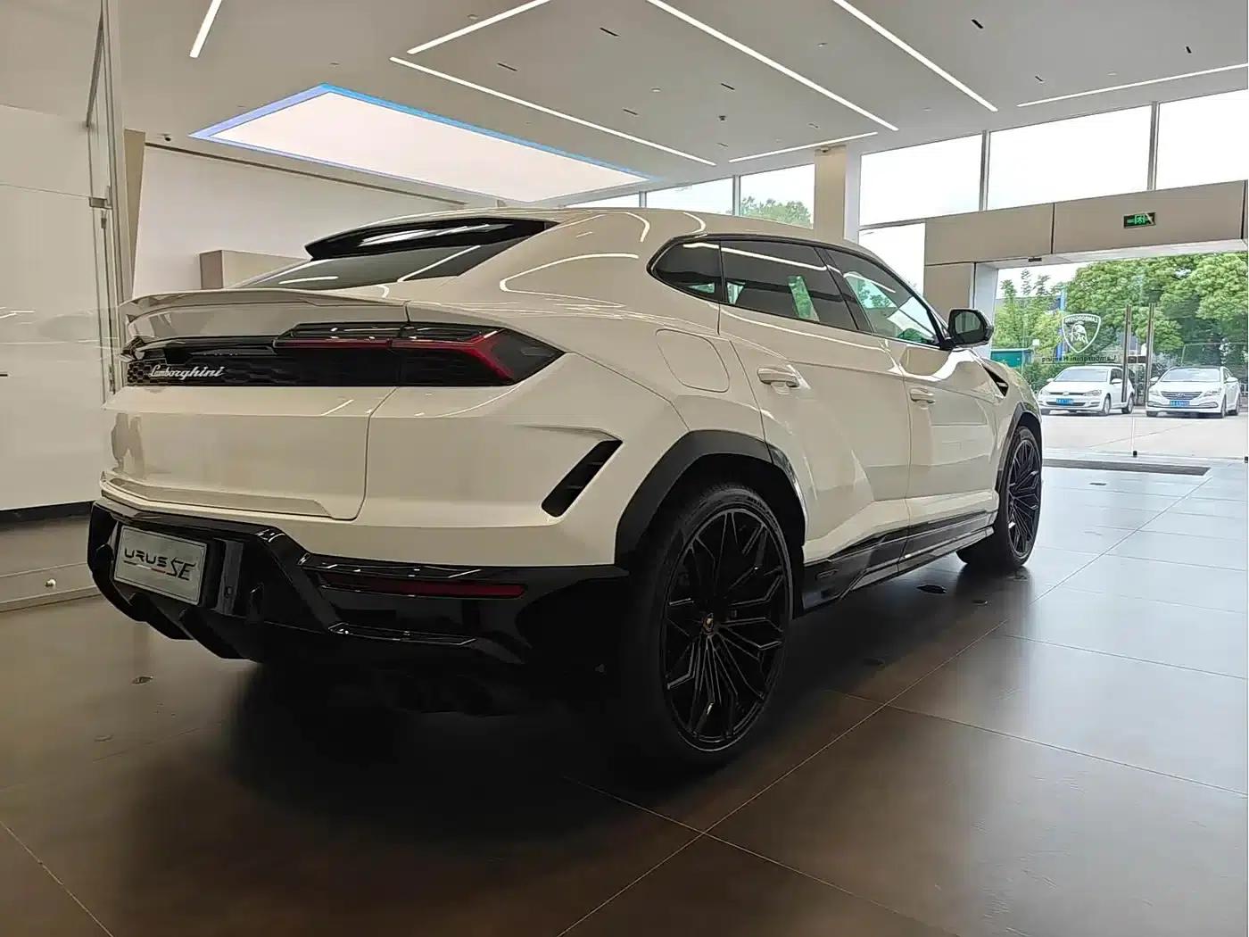 2026 Urus SE 4.0T Standard Edition — миниатюра 4