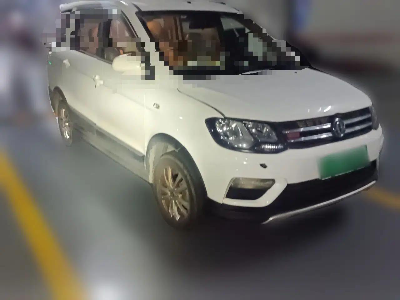Dongfeng Fengon 370 2016 1.5L Manual Standard Edition SFG15-05 7 Seats — миниатюра 3