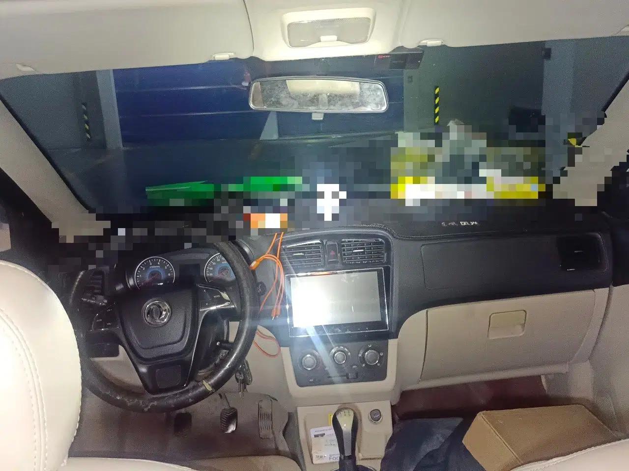 Dongfeng Fengon 370 2016 1.5L Manual Standard Edition SFG15-05 7 Seats — миниатюра 9