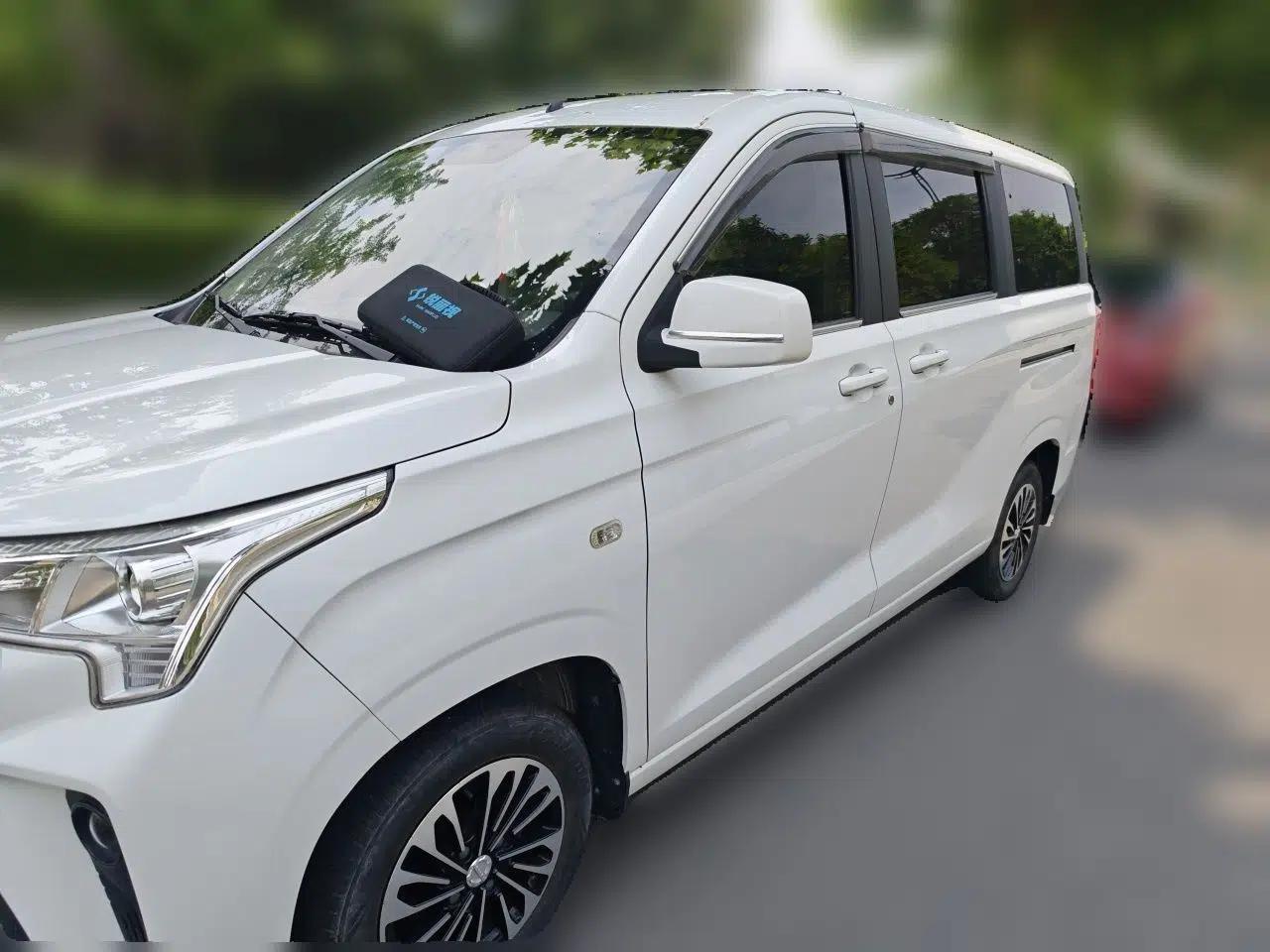Dongfeng Fengon 380 2022 1.5L Comfort-Class Passenger Vehicle (Steel Spring) with 7 Seats — миниатюра 1
