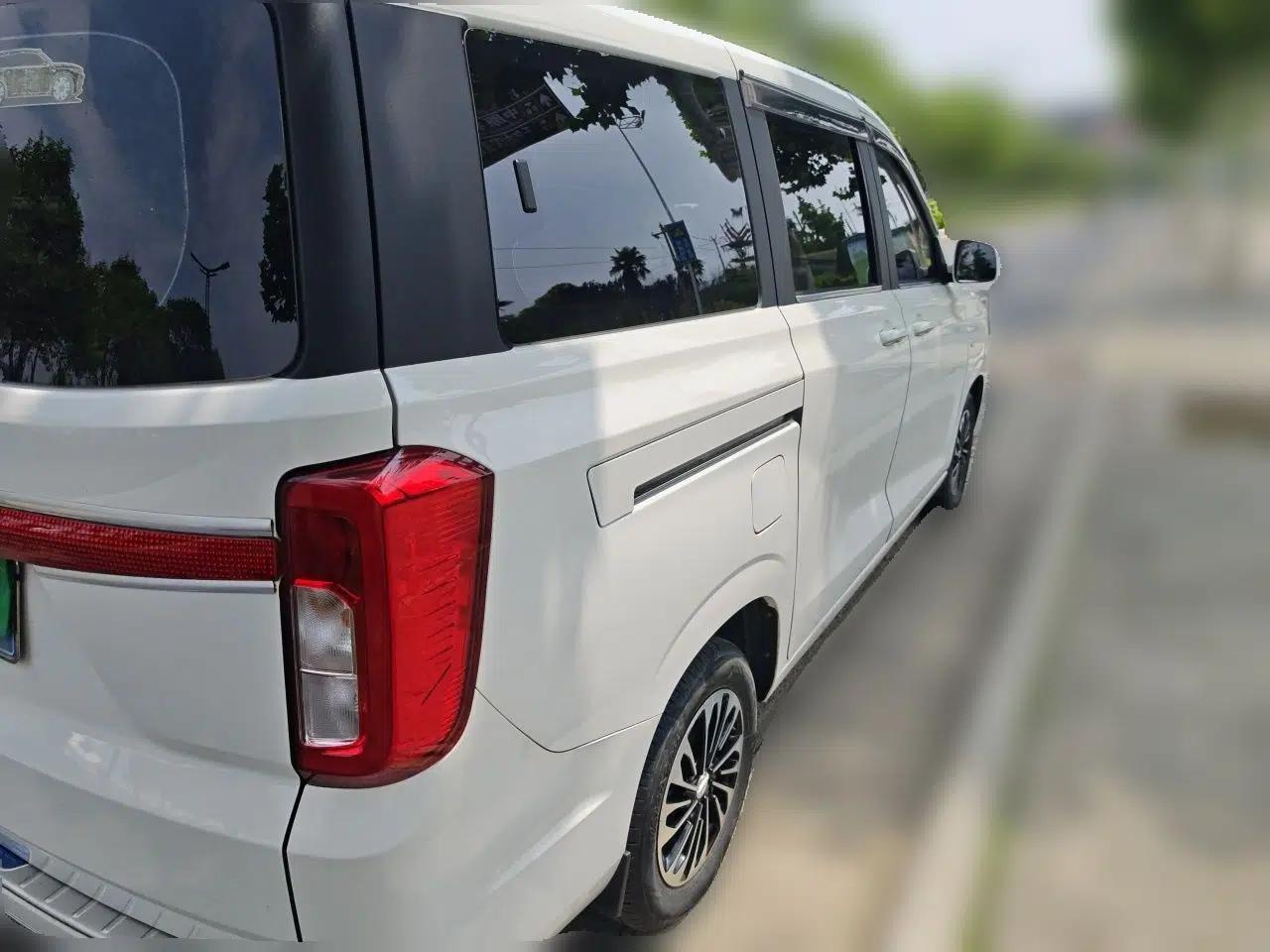 Dongfeng Fengon 380 2022 1.5L Comfort-Class Passenger Vehicle (Steel Spring) with 7 Seats — миниатюра 6
