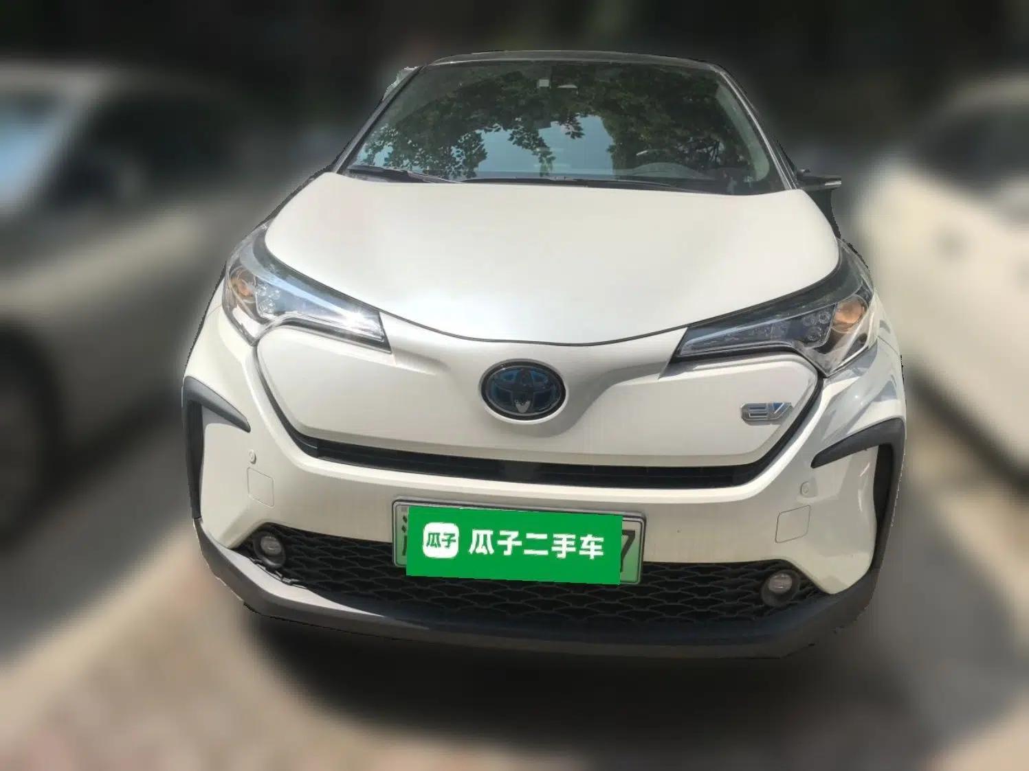 Toyota C-HR EV 2020 Luxury Sunroof Edition — миниатюра 2