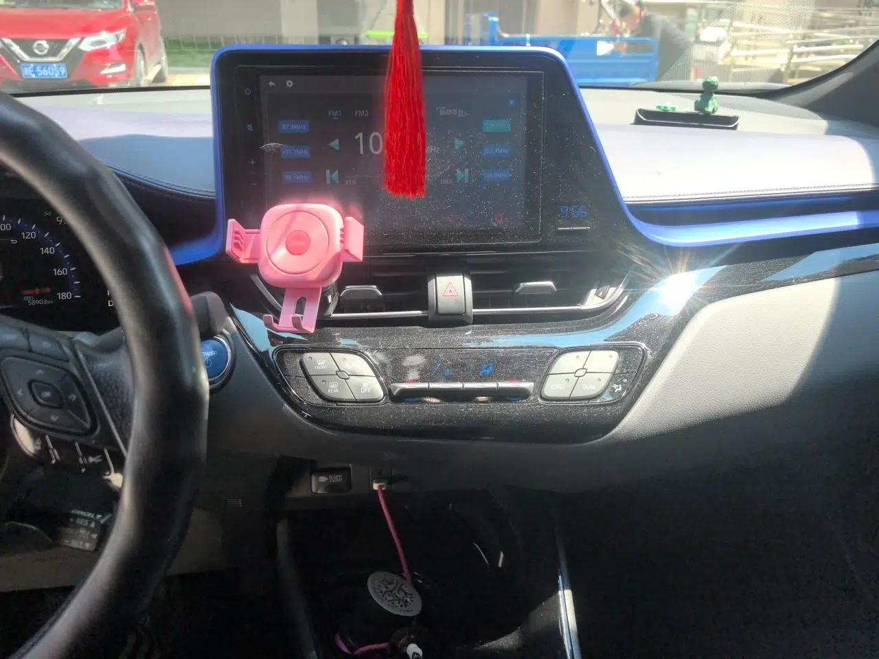 Toyota C-HR EV 2020 Luxury Sunroof Edition — миниатюра 13