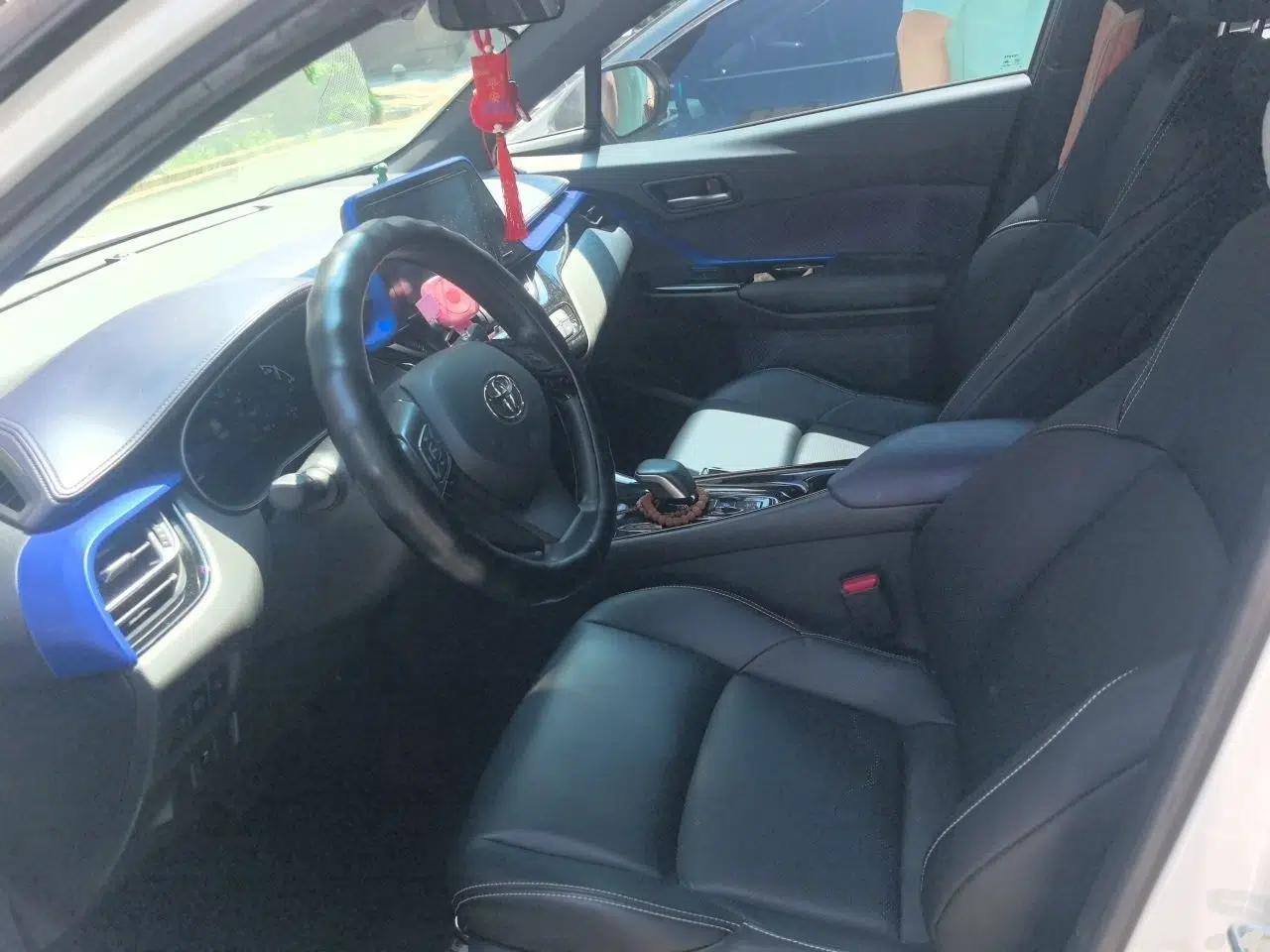 Toyota C-HR EV 2020 Luxury Sunroof Edition — миниатюра 15