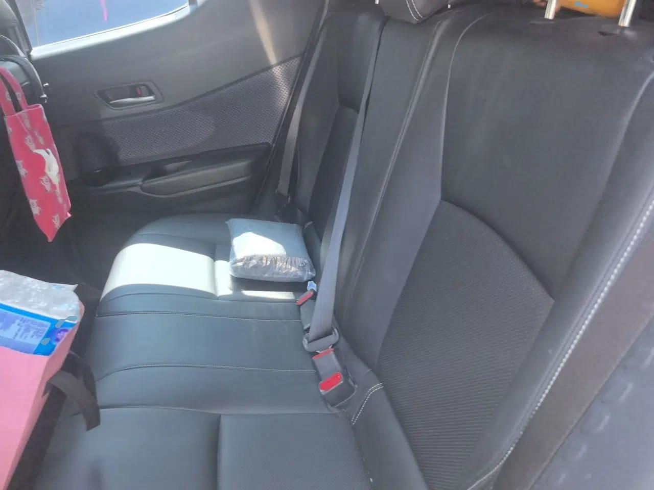 Toyota C-HR EV 2020 Luxury Sunroof Edition — миниатюра 17