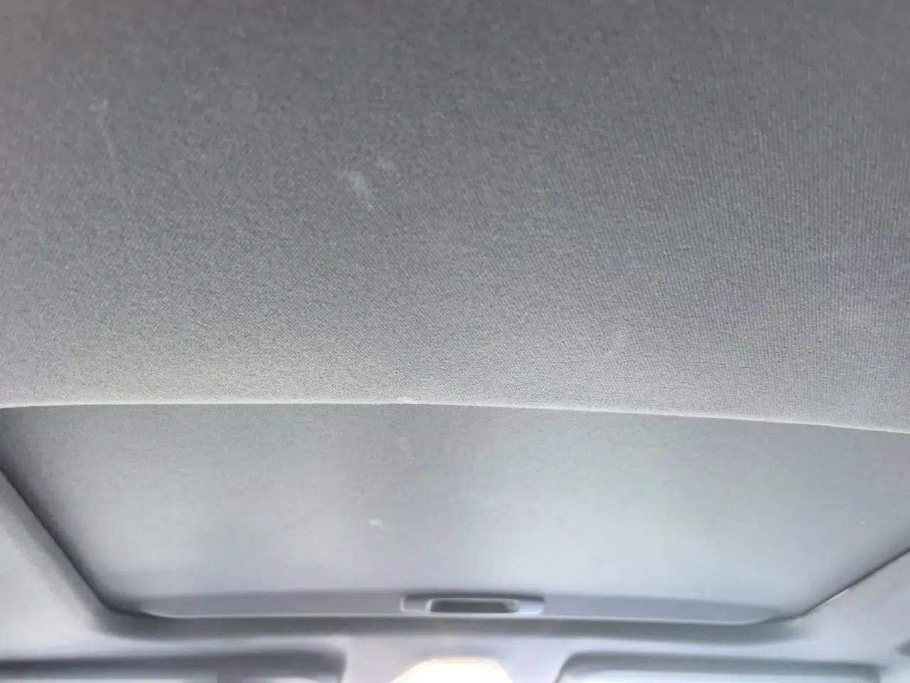 Toyota C-HR EV 2020 Luxury Sunroof Edition — миниатюра 18