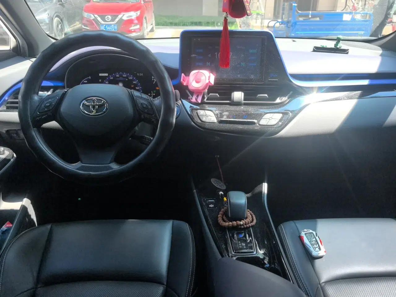 Toyota C-HR EV 2020 Luxury Sunroof Edition — миниатюра 9
