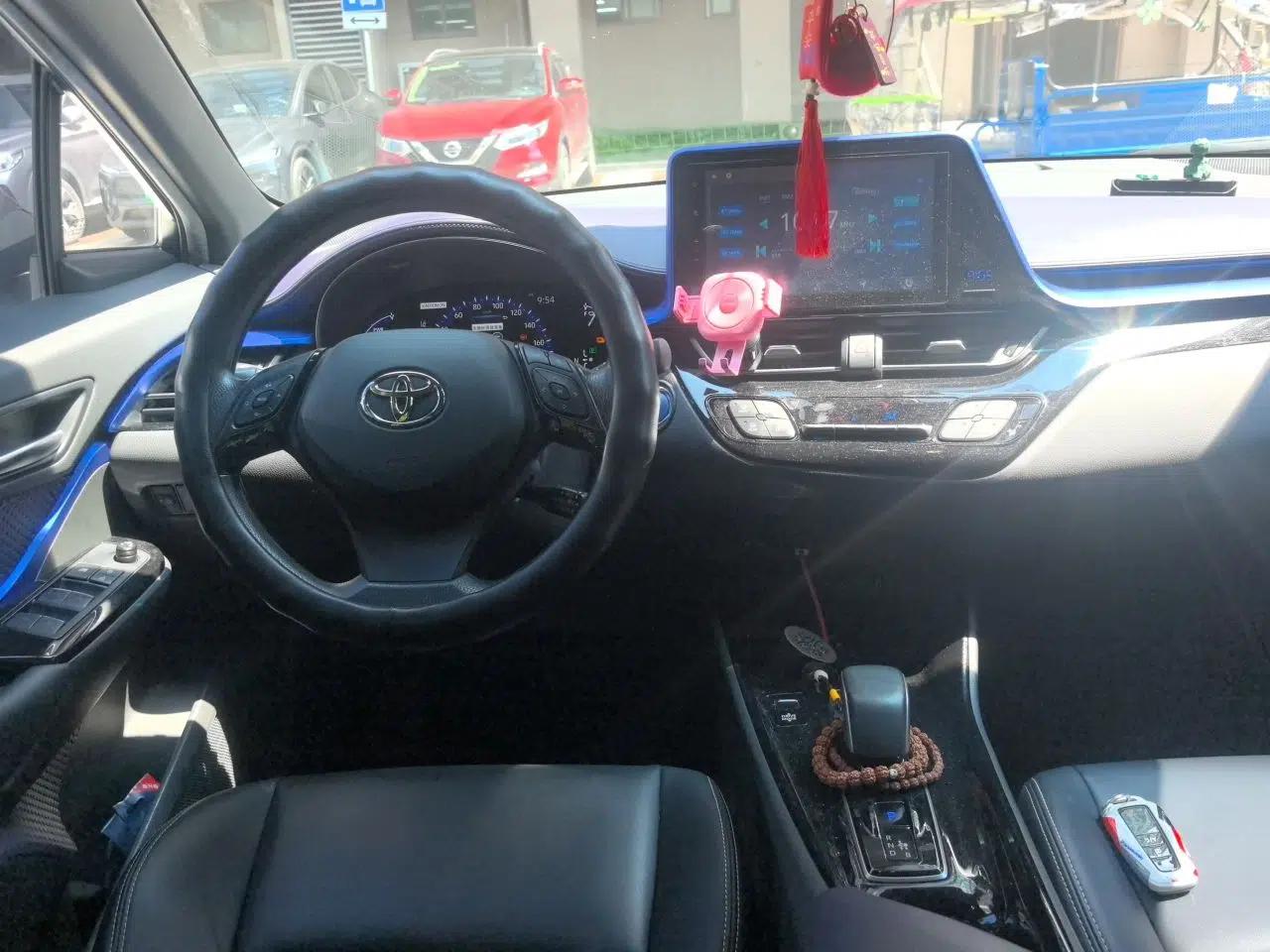 Toyota C-HR EV 2020 Luxury Sunroof Edition — миниатюра 10