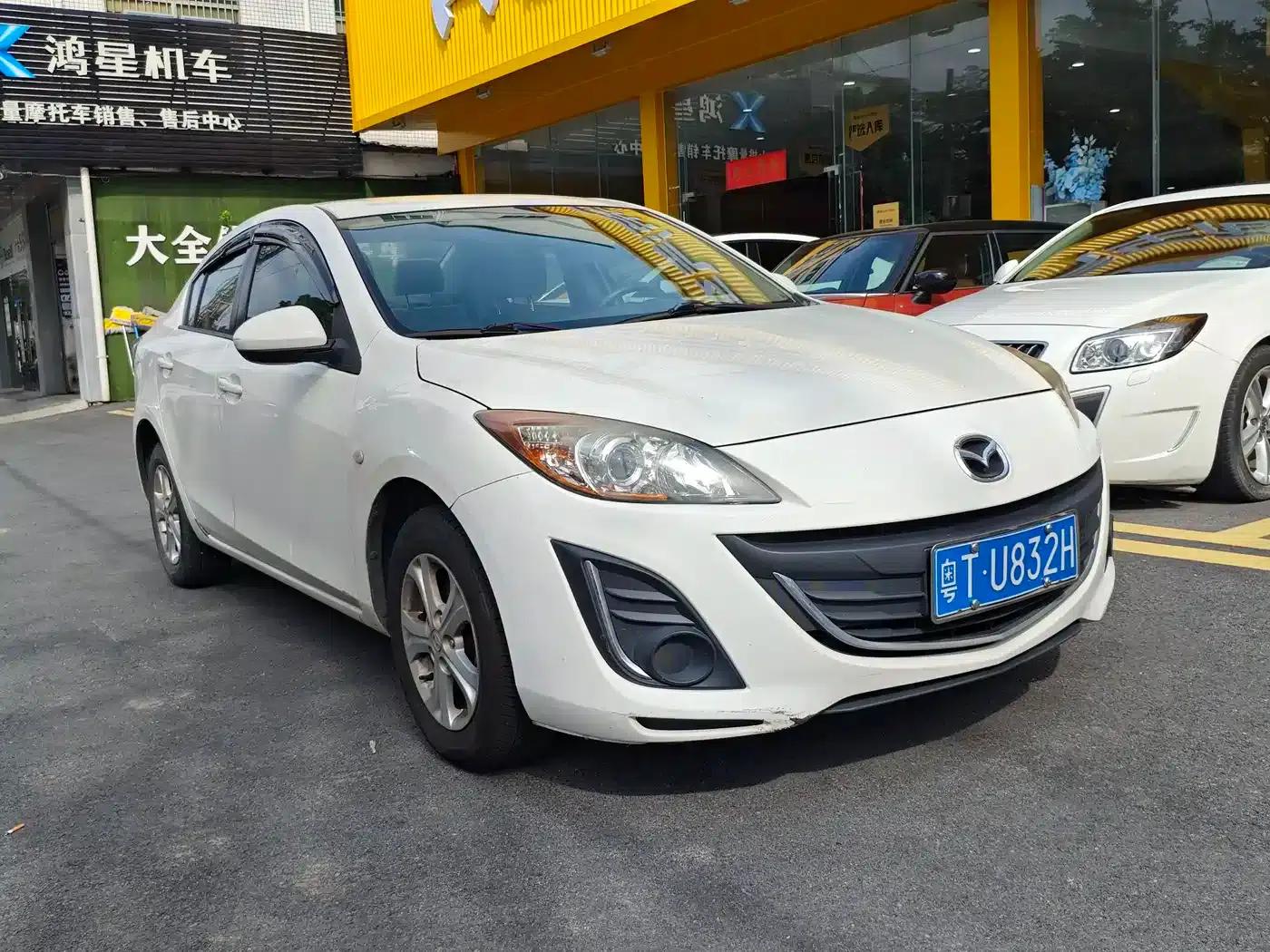 Mazda 3 Axela 2015 Sedan 1.6L Automatic Comfort Model — миниатюра 2
