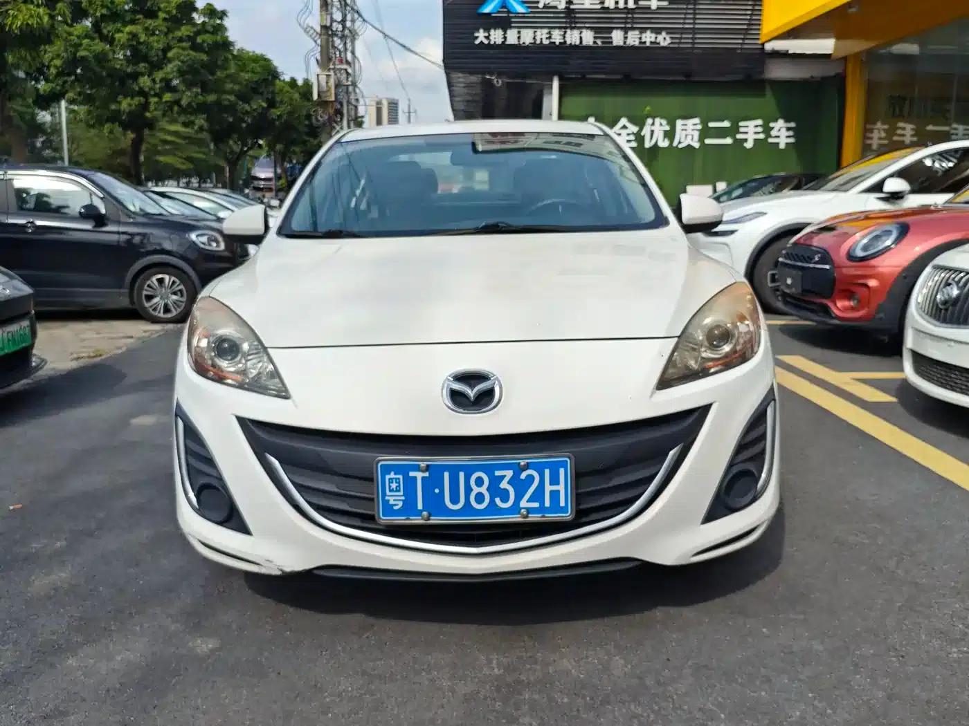 Mazda 3 Axela 2015 Sedan 1.6L Automatic Comfort Model — миниатюра 3