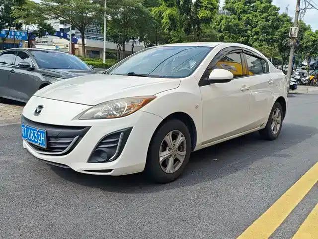 Mazda 3 Axela 2015 Sedan 1.6L Automatic Comfort Model