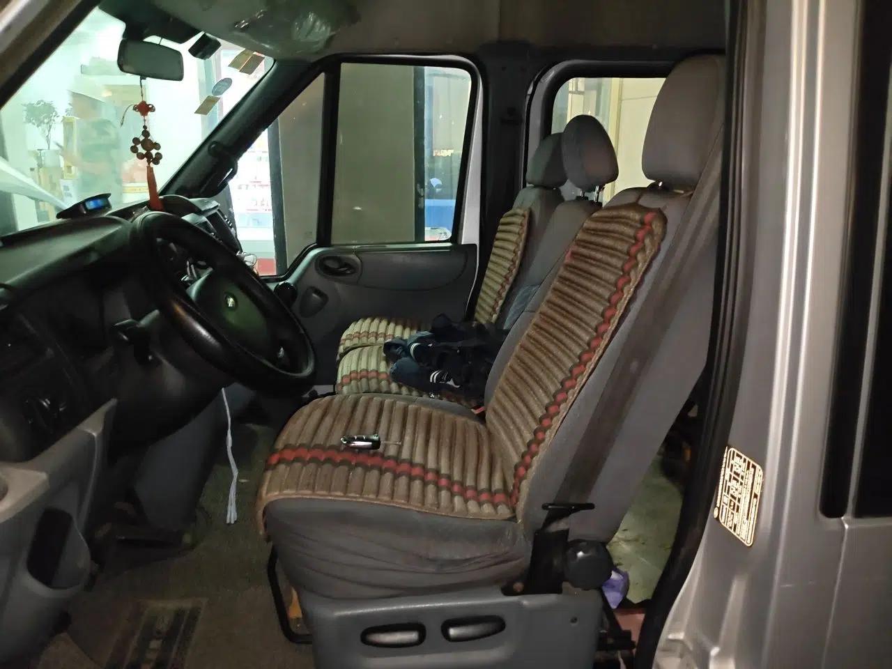 Ford Transit Custom 2009 2.4T Diesel Luxury Short Wheelbase Mid-Roof Emission Standard III — миниатюра 15