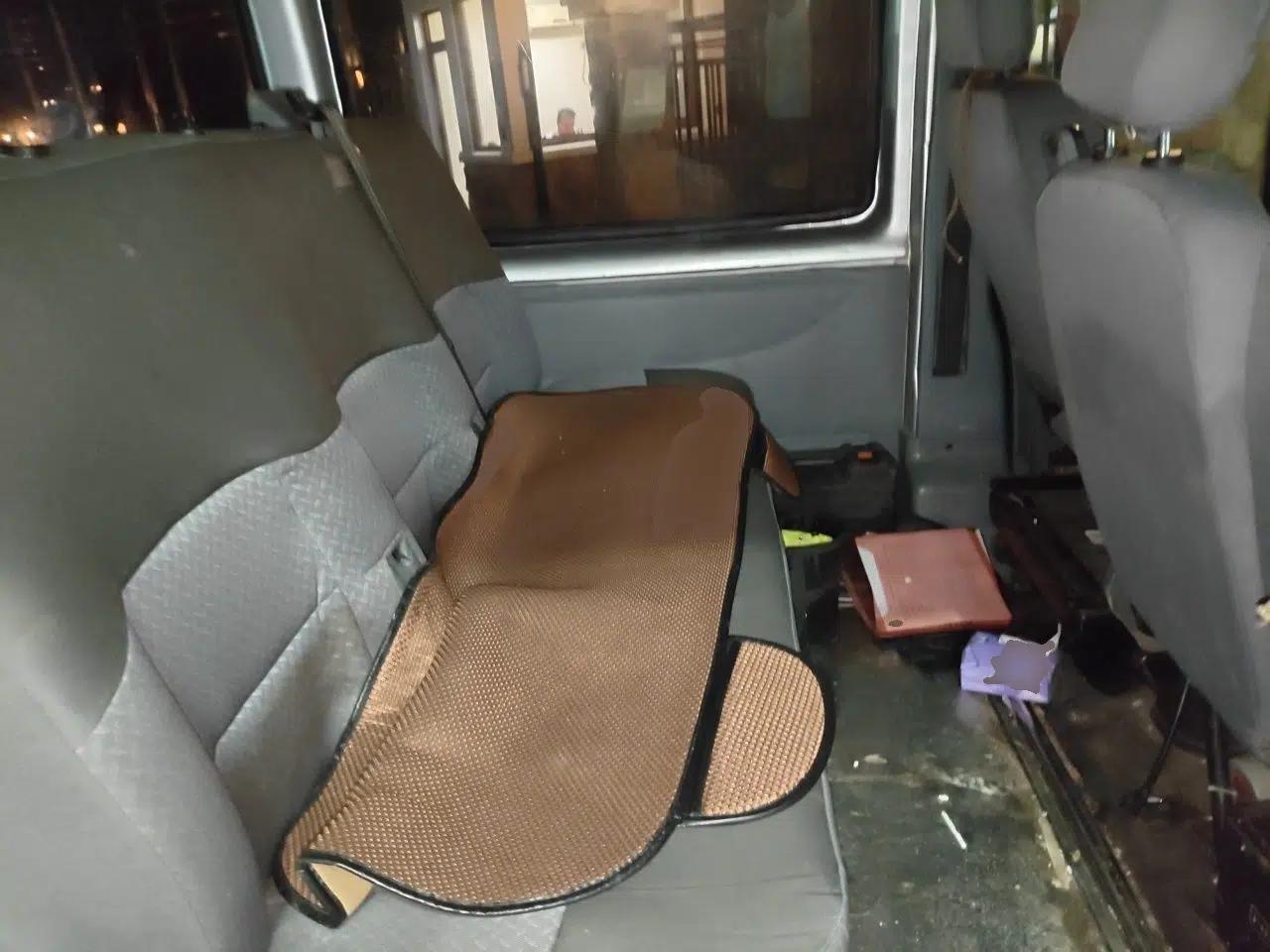 Ford Transit Custom 2009 2.4T Diesel Luxury Short Wheelbase Mid-Roof Emission Standard III — миниатюра 17