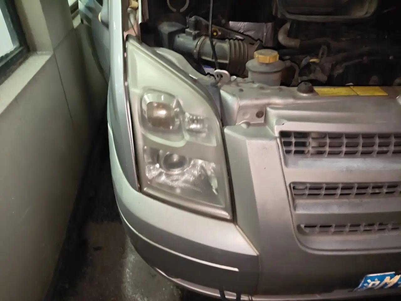 Ford Transit Custom 2009 2.4T Diesel Luxury Short Wheelbase Mid-Roof Emission Standard III — миниатюра 7
