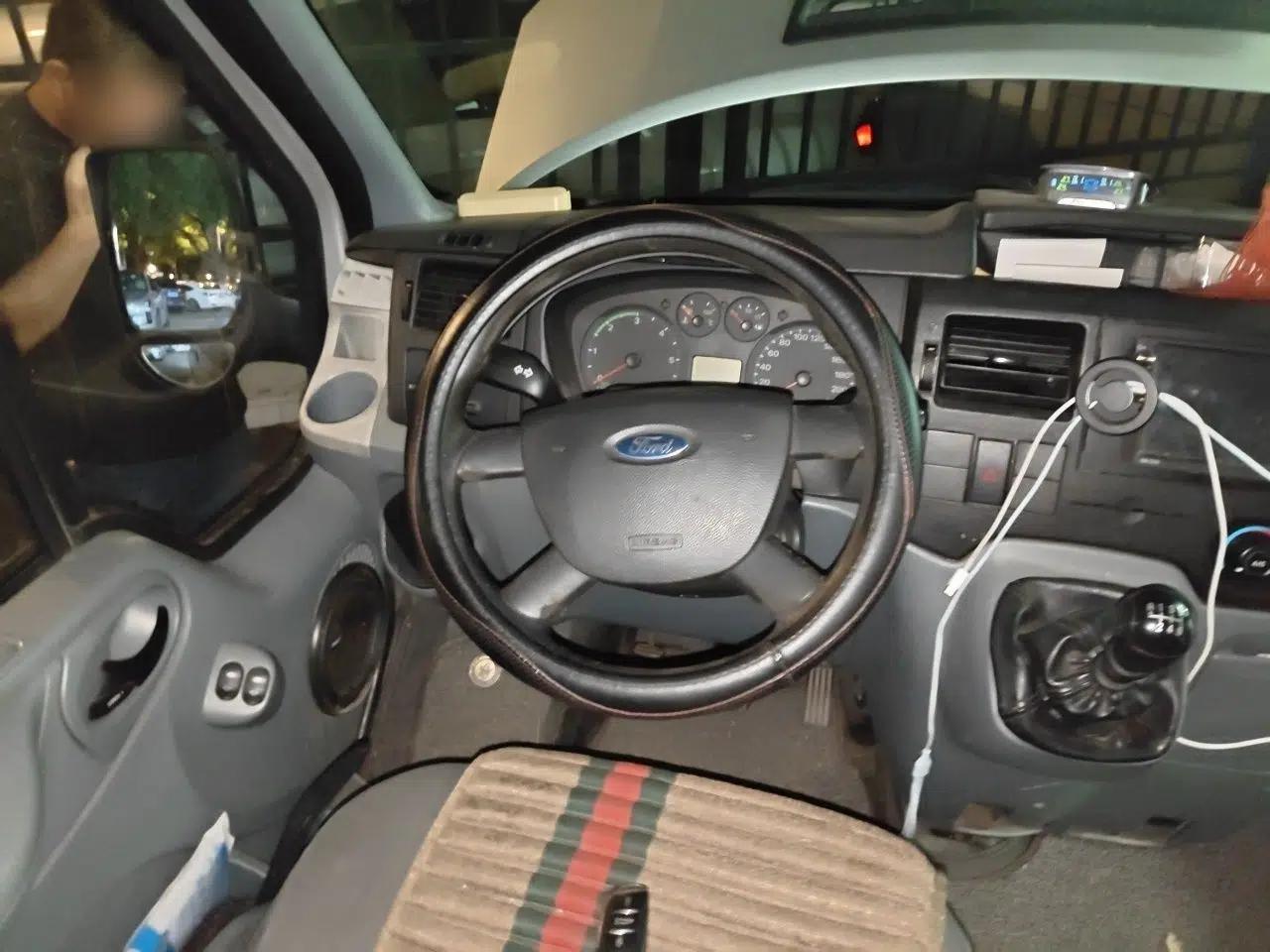 Ford Transit Custom 2009 2.4T Diesel Luxury Short Wheelbase Mid-Roof Emission Standard III — миниатюра 10