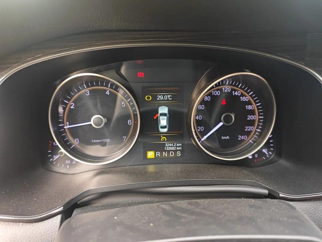 Hongqi H7 2015 2.0T Prestige Model — миниатюра 11