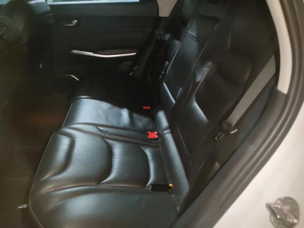 Hongqi E-HS3 2019 Zhilian Qiyue Two-Wheel Drive Version — миниатюра 17