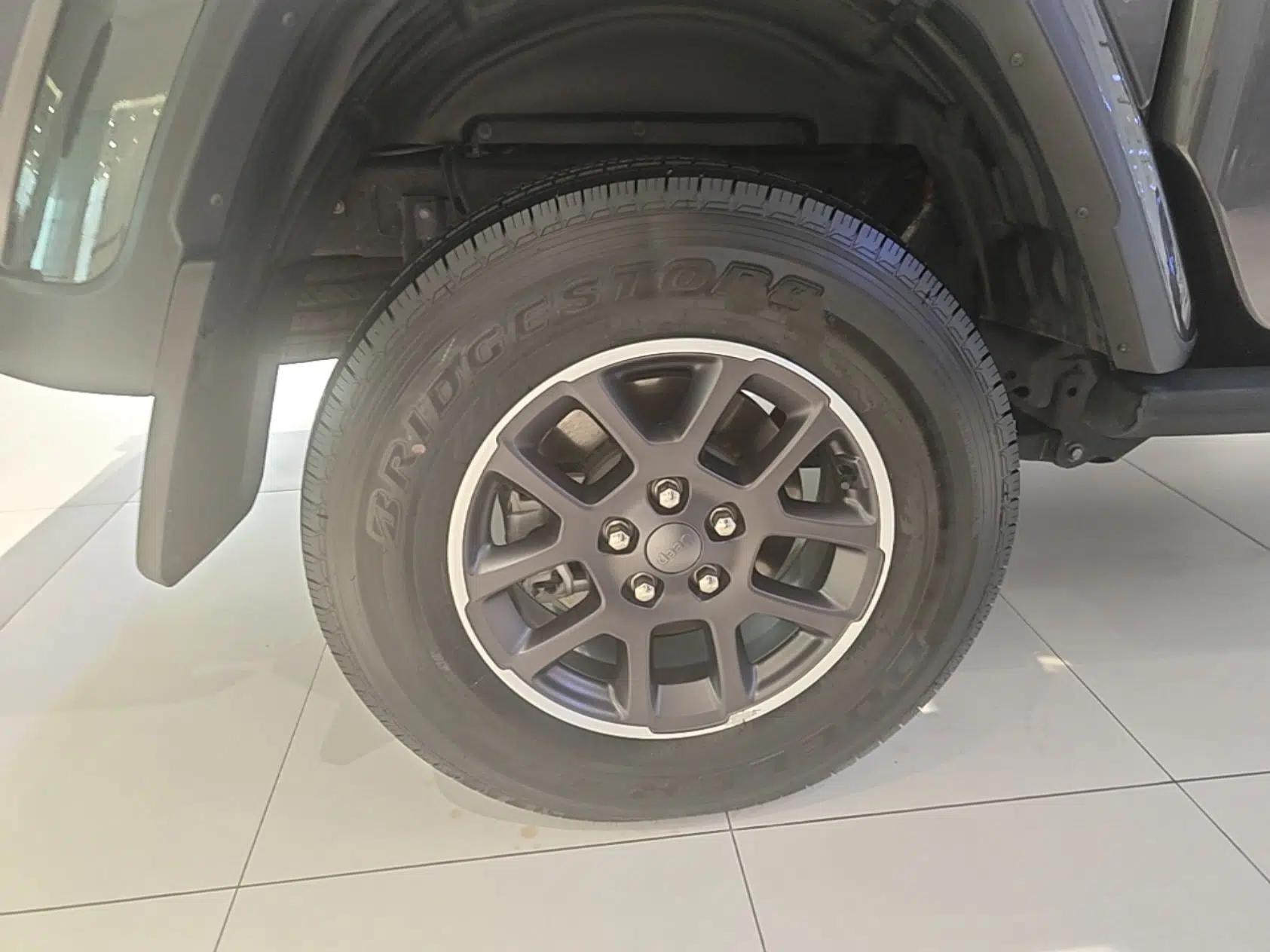 Jeep Gladiator 2022 3.6L Pioneer Edition — миниатюра 11