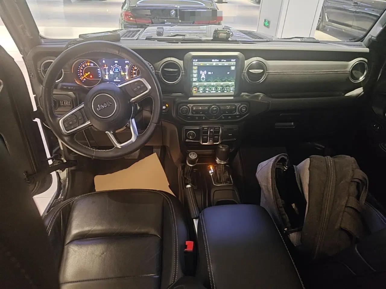 Jeep Gladiator 2022 3.6L Pioneer Edition — миниатюра 12