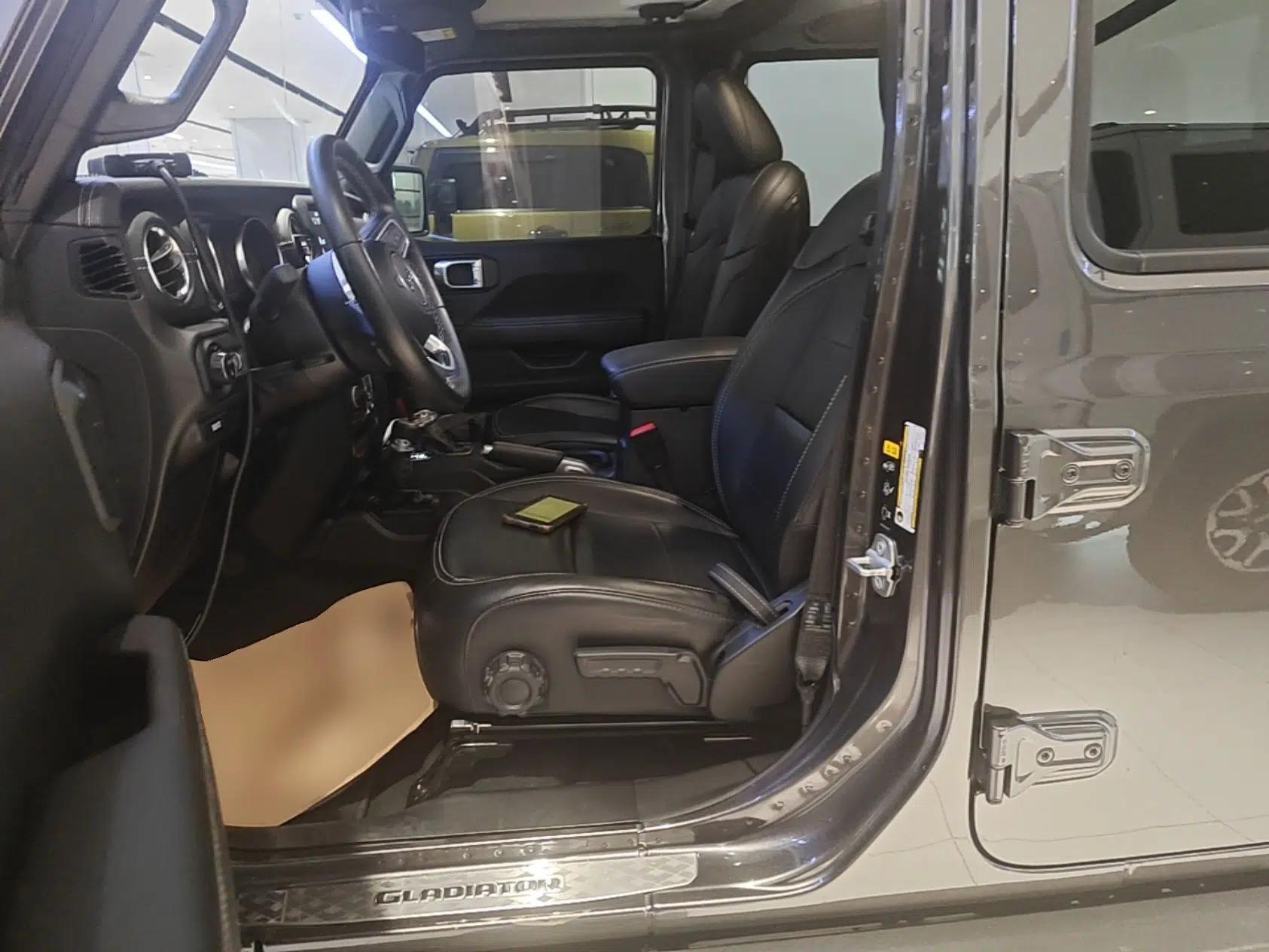 Jeep Gladiator 2022 3.6L Pioneer Edition — миниатюра 17