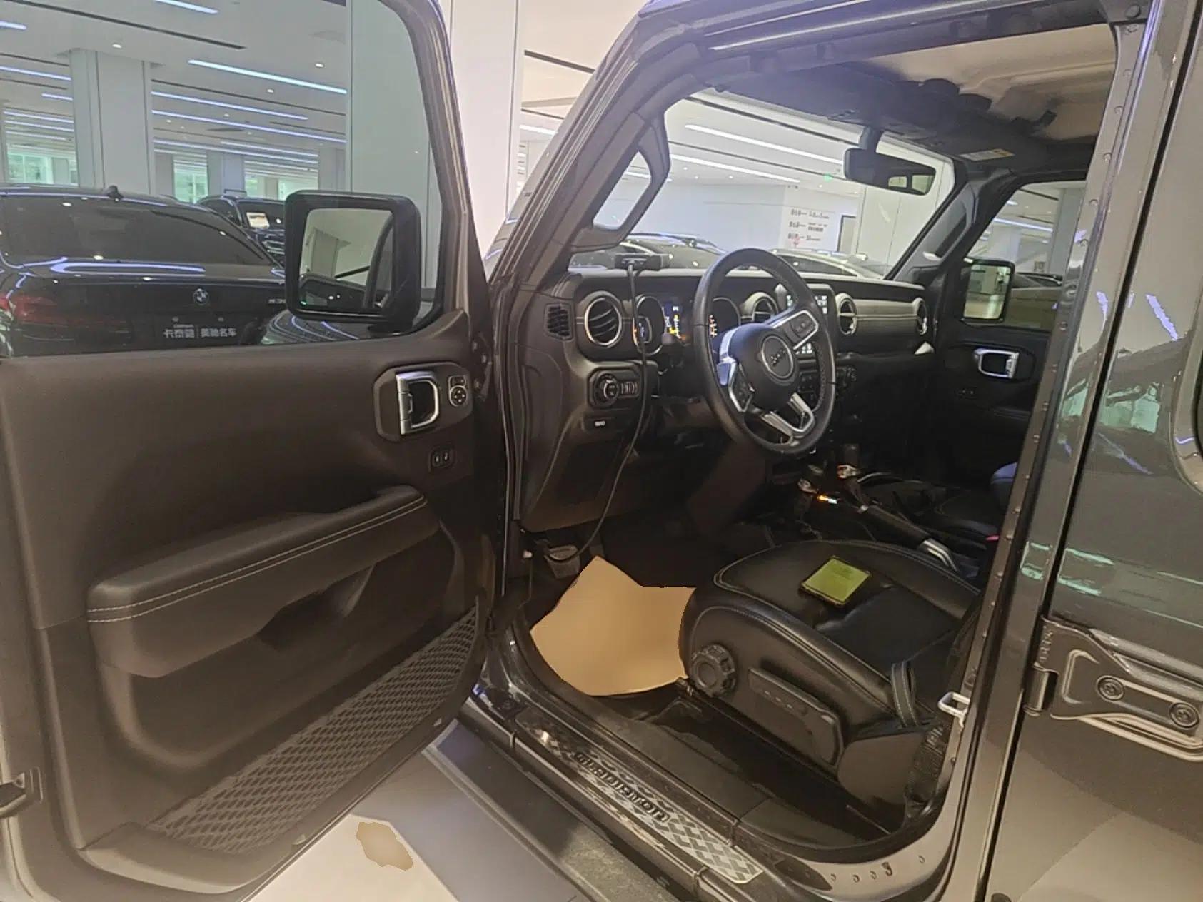 Jeep Gladiator 2022 3.6L Pioneer Edition — миниатюра 18