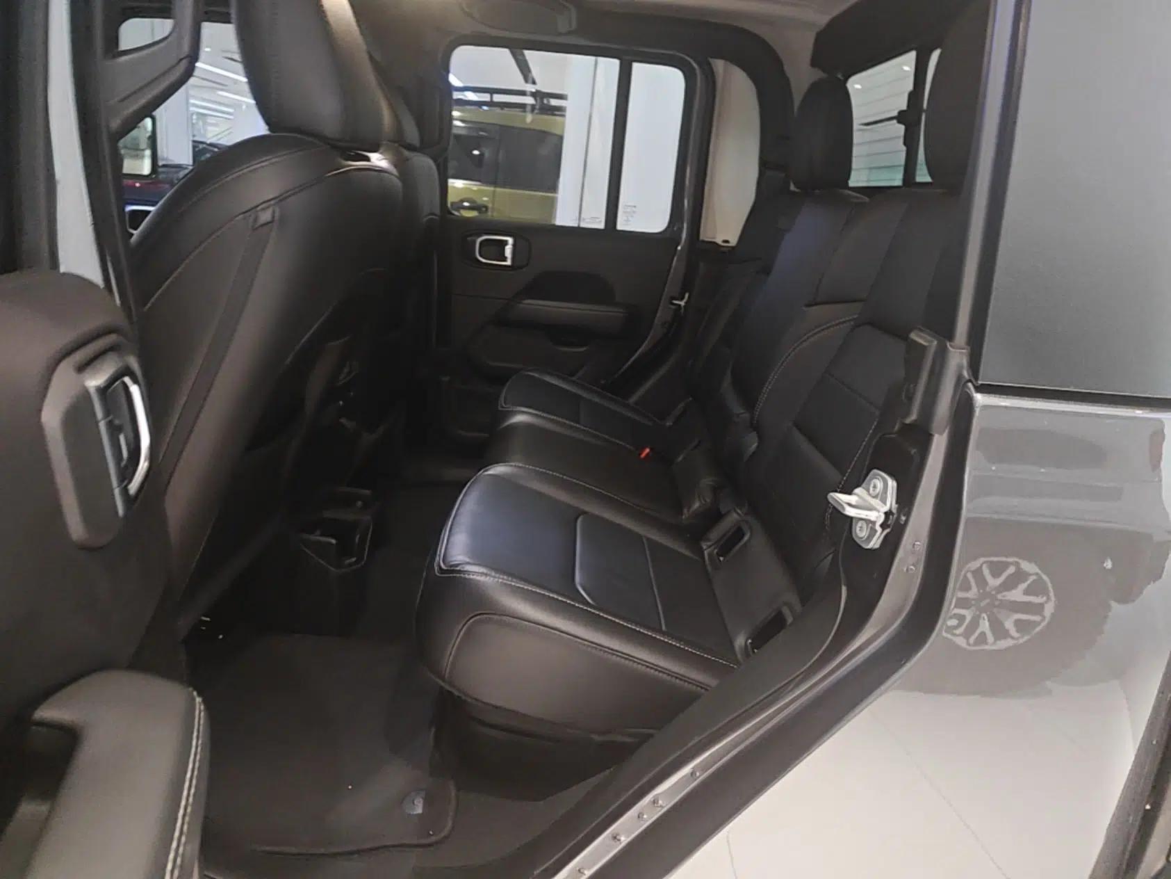 Jeep Gladiator 2022 3.6L Pioneer Edition — миниатюра 20