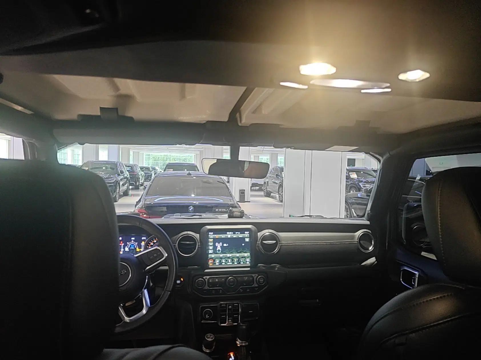 Jeep Gladiator 2022 3.6L Pioneer Edition — миниатюра 21
