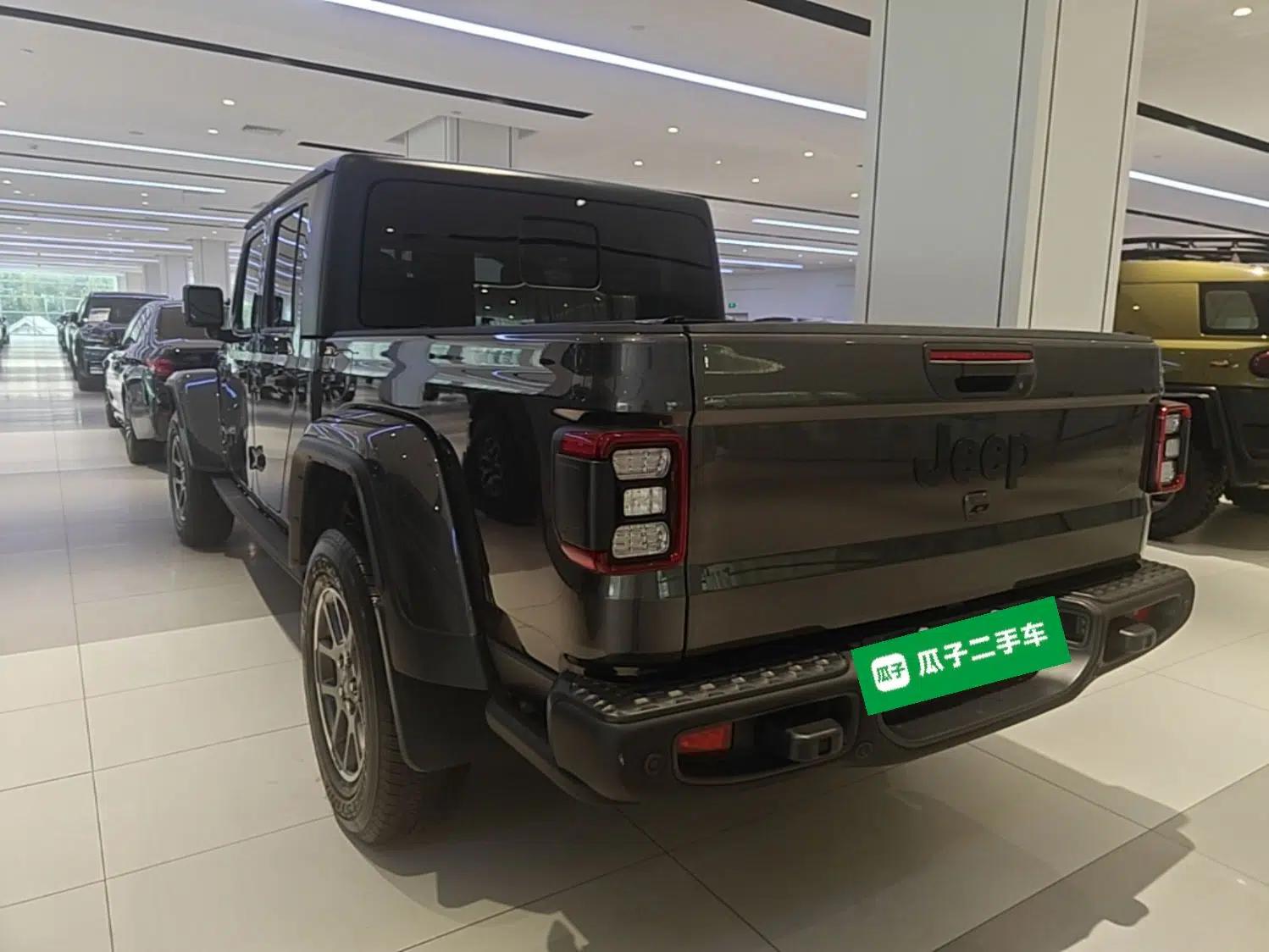 Jeep Gladiator 2022 3.6L Pioneer Edition — миниатюра 4