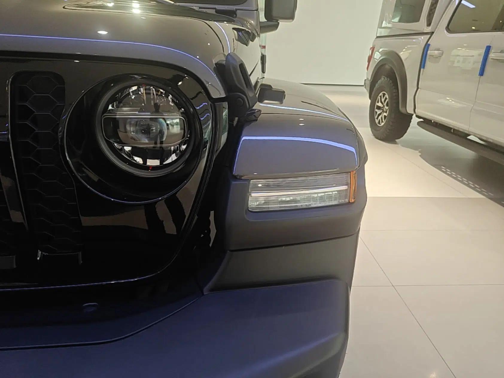 Jeep Gladiator 2022 3.6L Pioneer Edition — миниатюра 8