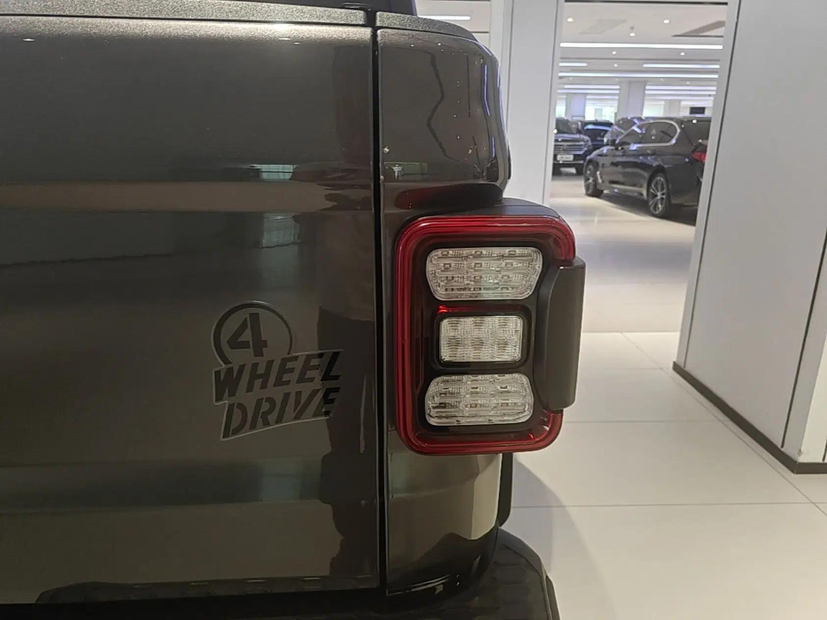 Jeep Gladiator 2022 3.6L Pioneer Edition — миниатюра 9