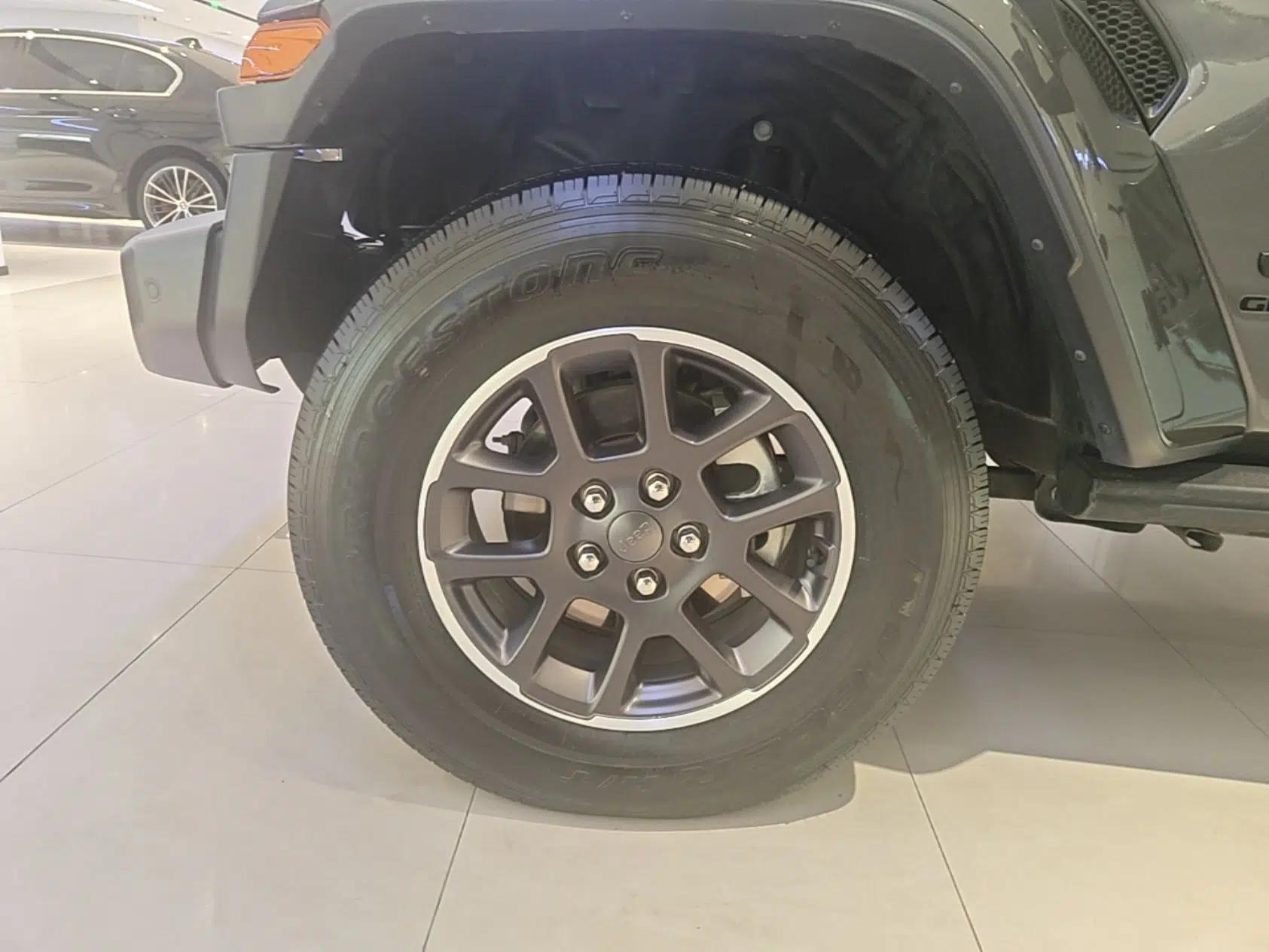 Jeep Gladiator 2022 3.6L Pioneer Edition — миниатюра 10