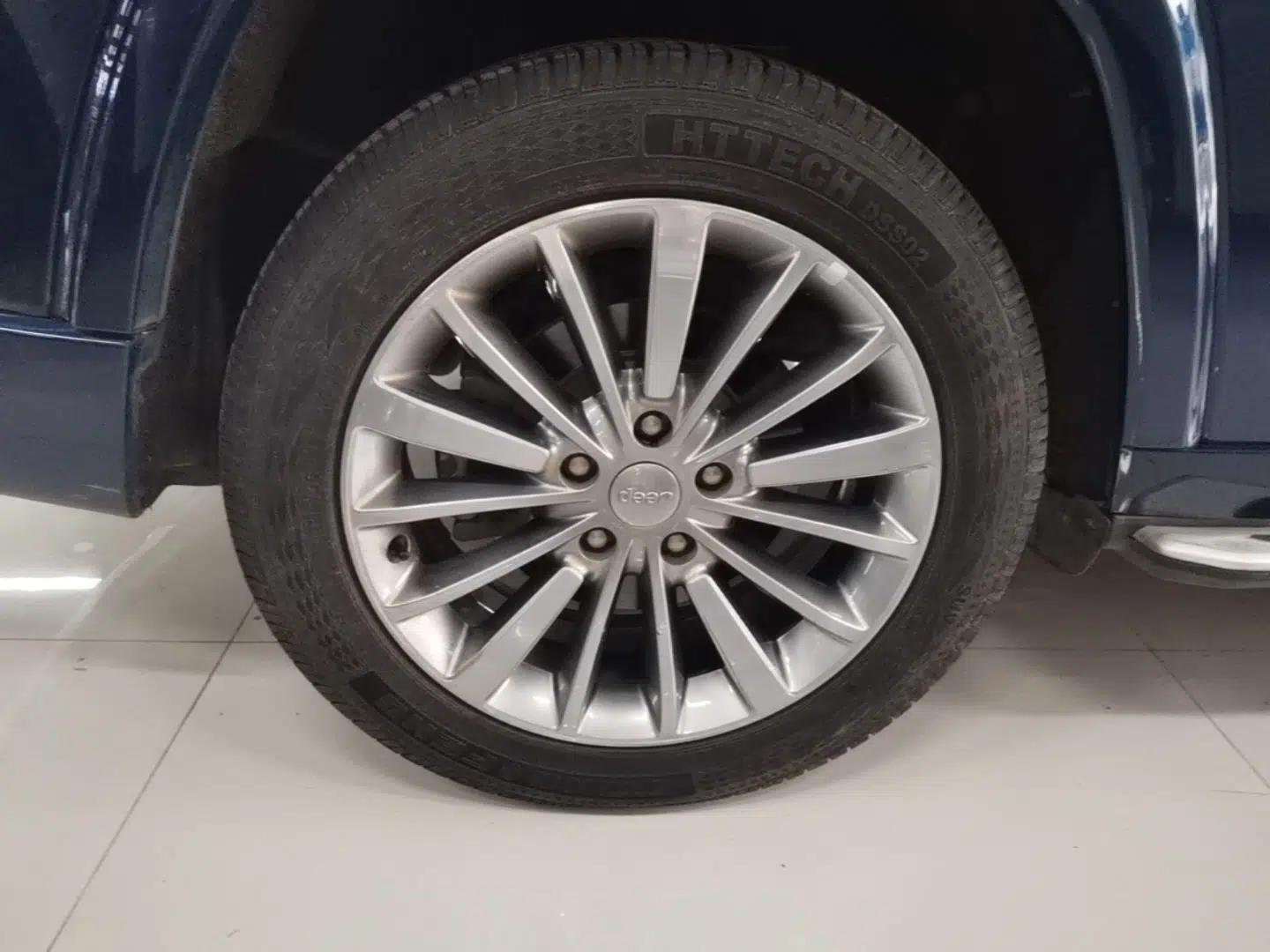 Jeep Grand Commander 2018 2.0T Four-Wheel Drive Luxury Edition China V Emission Standard — миниатюра 11
