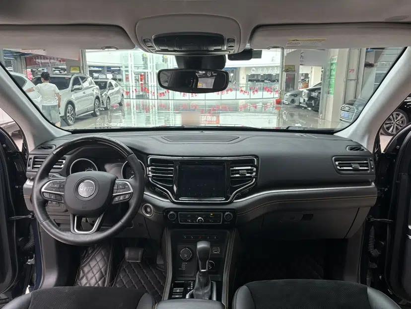 Jeep Grand Commander 2018 2.0T Four-Wheel Drive Luxury Edition China V Emission Standard — миниатюра 28