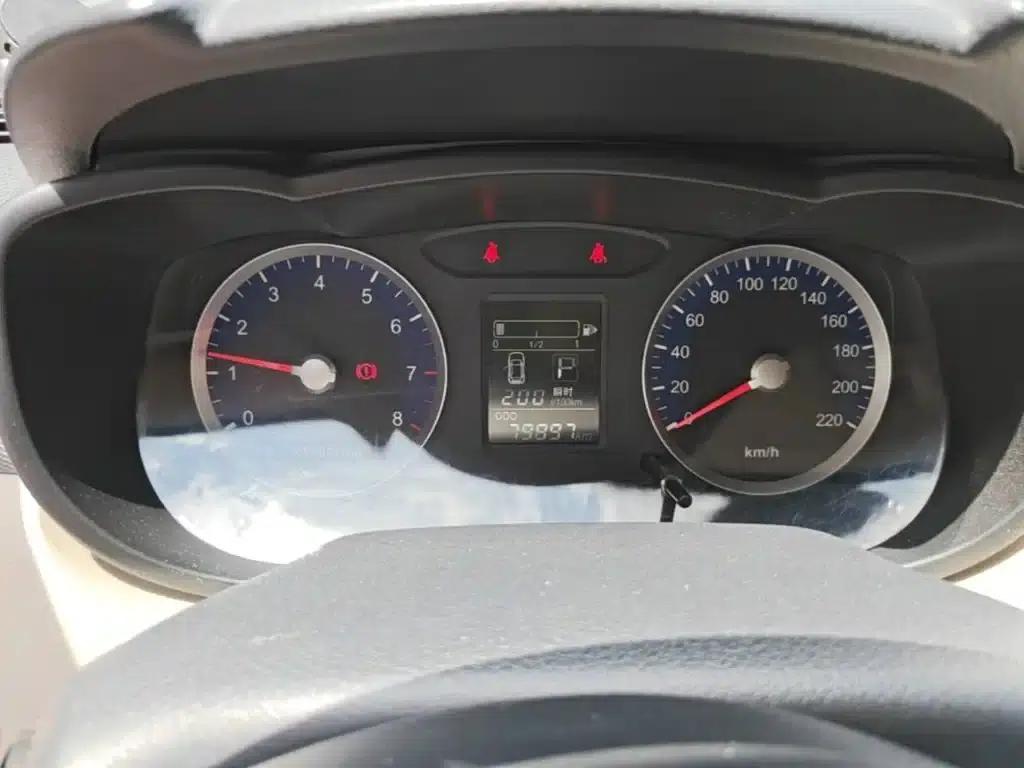 Venucia R50 2015 1.6L Automatic Fashion Edition — миниатюра 12
