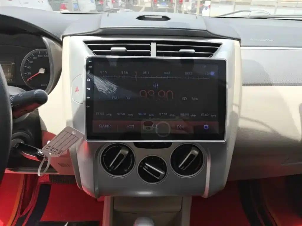 Venucia R50 2015 1.6L Automatic Fashion Edition — миниатюра 13