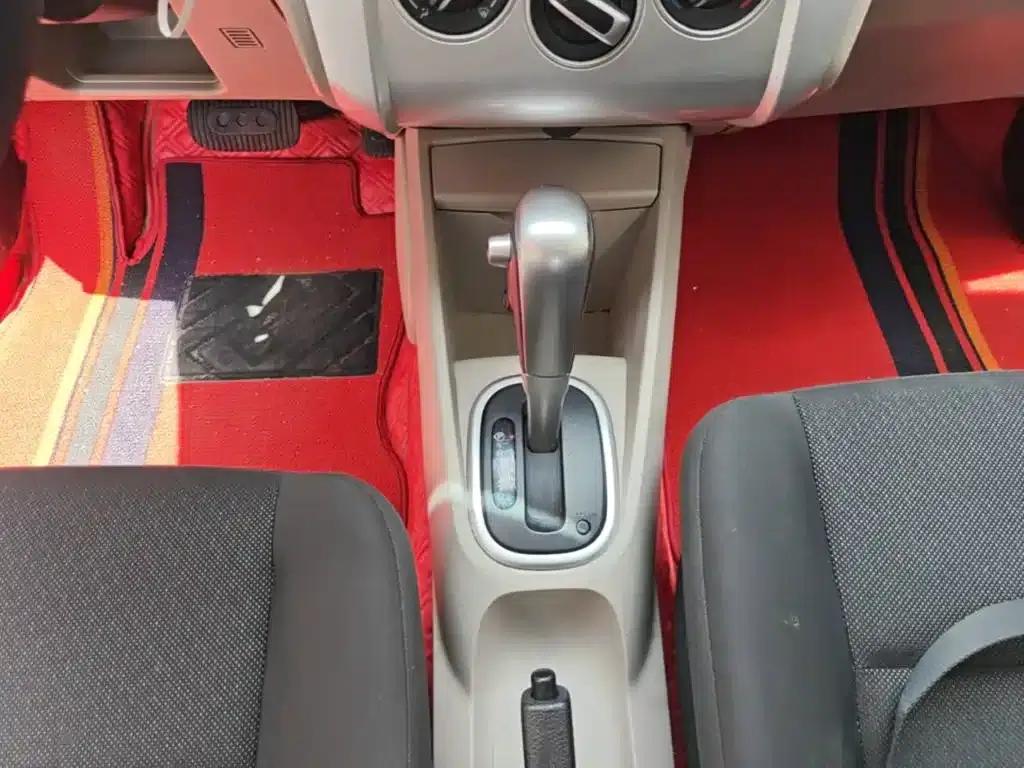 Venucia R50 2015 1.6L Automatic Fashion Edition — миниатюра 14