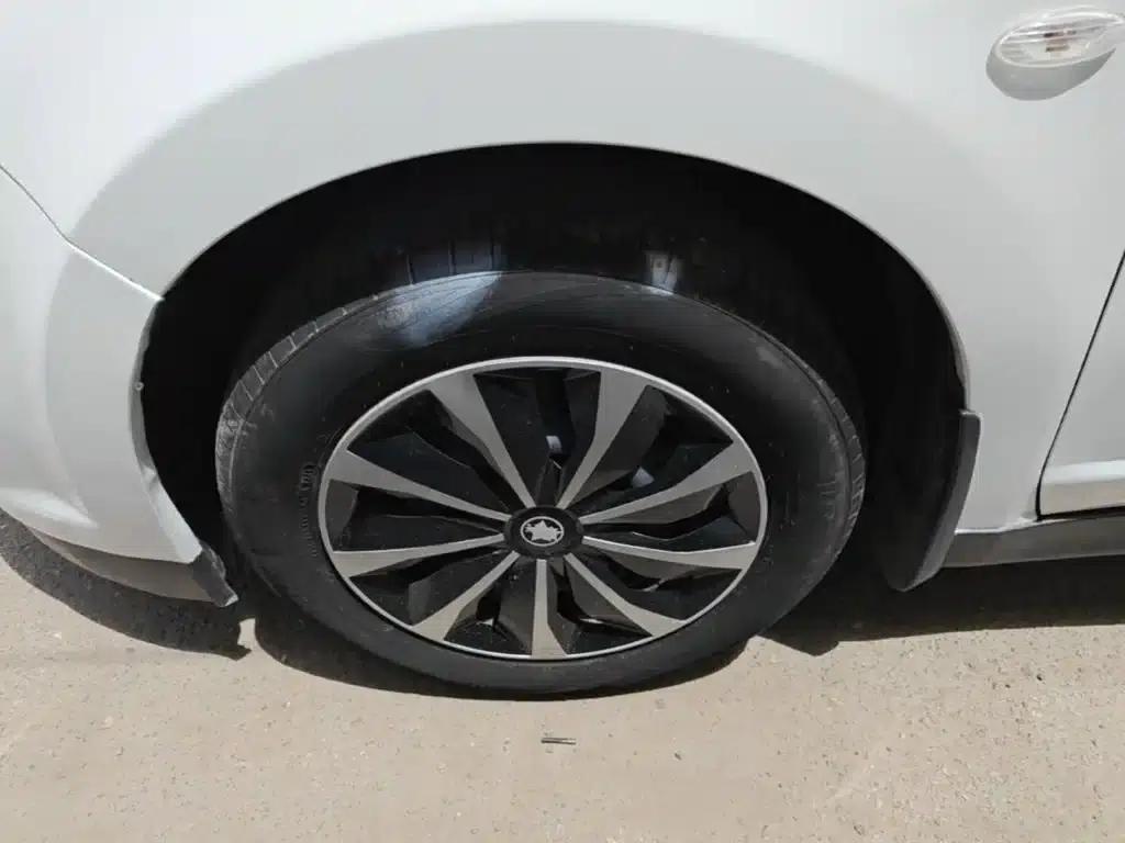 Venucia R50 2015 1.6L Automatic Fashion Edition — миниатюра 23