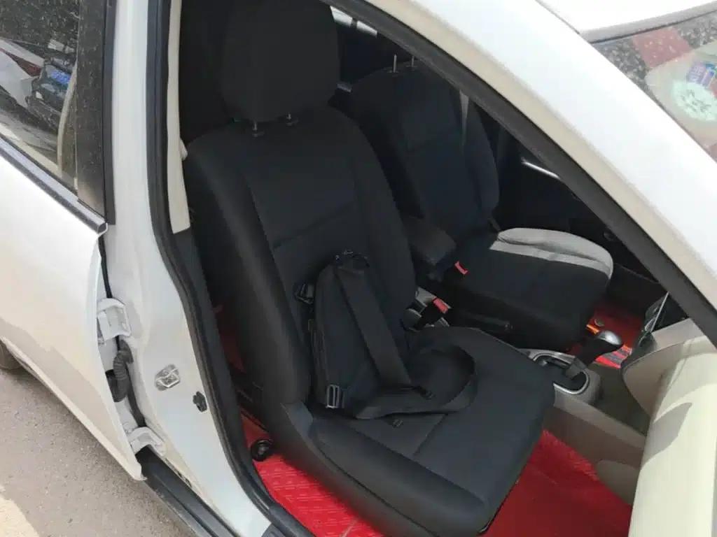 Venucia R50 2015 1.6L Automatic Fashion Edition — миниатюра 25