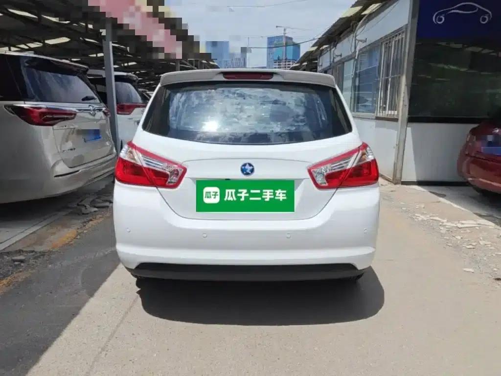 Venucia R50 2015 1.6L Automatic Fashion Edition — миниатюра 6