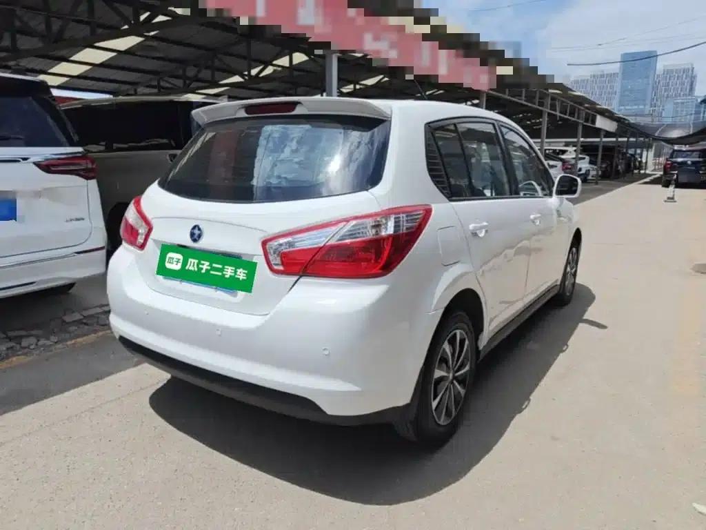 Venucia R50 2015 1.6L Automatic Fashion Edition — миниатюра 7