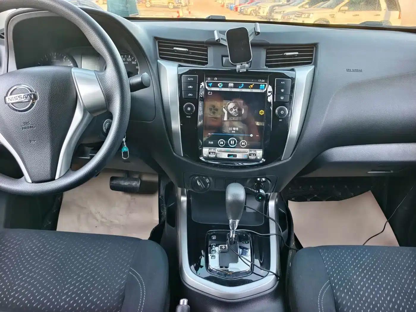 2017 Navara 2.5L Automatic 4WD Luxury Edition QR25 — миниатюра 12