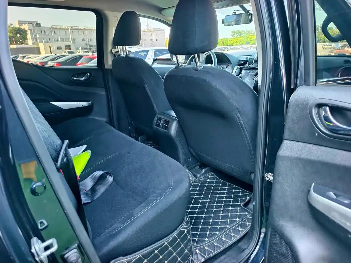 2017 Navara 2.5L Automatic 4WD Luxury Edition QR25 — миниатюра 16