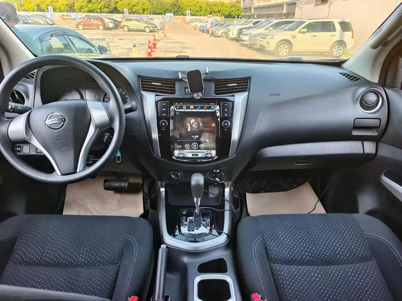 2017 Navara 2.5L Automatic 4WD Luxury Edition QR25 — миниатюра 7